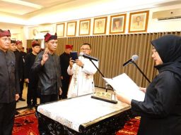 Lantik 5 Kepala Dinas, Ipuk Fiestiandani Minta Pejabat Baru Bisa Lebih Optimal