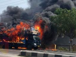 Kebakaran di Brebes, Menimpa Truk yang Mengangkut 45 Sepeda Listrik