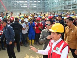 Presiden Jokowi Tinjau Pembangunan Area Industri LCI di Cilegon