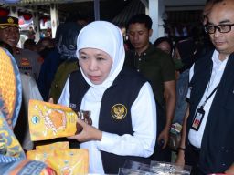 Gubernur Khofifah Tinjau Pasar Murah yang Digelar Disperindag di Pendapa Surya Graha Magetan