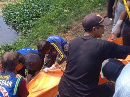 Penemuan Mayat di Sungai Sambiroto Mojokerto Hebohkan Warga
