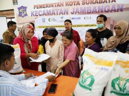 Pemkot Surabaya Salurkan Bantuan Pangan Beras Tahap II 2023