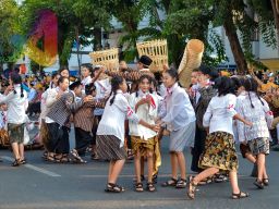 Eri Cahyadi Jadi Soekarno, Drama Kolosal Penyobekan Bendera di Hotel Majapahit