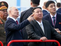 Putin dan Kim Jong Un Berbicara Empat Mata di Pelabuhan Antariksa Vostochny