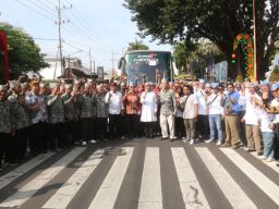 Ipuk Fiestiandani Berangkatkan 15.107 KK Penerima Program TORA Jokowi