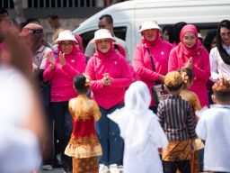 Arumi Dampingi Kunker Ibu Negara Iriana Joko Widodo di Surabaya