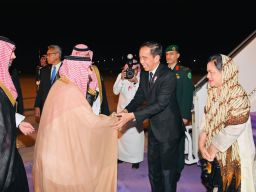 Jokowi dan Ibu Iriana Menghadiri KTT ASEAN-GCC di Arab Saudi