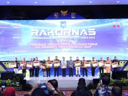 Dispendukcapil Kota Surabaya Raih Dukcapil Prima Award 2023