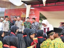 Ipuk Fiestiandani Kemas Pilkades Banyuwangi dengan Festival Demokrasi Desa