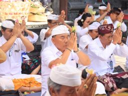 Pemkab Jembrana Gelar upacara pralingga Pura Melanting Pasar Umum Negara