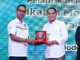 Eri Cahyadi Melantik Pengurus IMI Surabaya, Kolaborasi Cegah Balap Liar