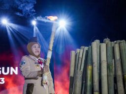 Membuka Jambore Jatim, Gubernur Khofifah Nyalakan Api Unggun