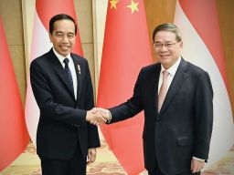 Jokowi Bertemu PM RRT Li Qiang di Diaoyutai State House, Beijing