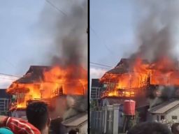 Rumah Mantan Bupati Buton Utara Terbakar, Tiga Penghuni Lompat dari Lantai Dua