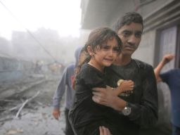 Tentara Israel Bombardir Warga Sipil Gaza dengan Fosfor Putih dan Munisi Tandan