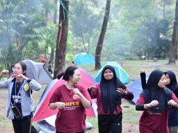 Mahasiswa FKIP Unitomo Gelar Orientasi Lingkungan di Bumi Perkemahan Dlundung