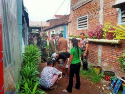 Belasan Personel Satuan Penerangan Kodam V Gelar Karya Bakti di Karang Pilang