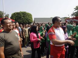 Panglima TNI Yudo Margono Senam Bareng Pangdam V Brawijaya