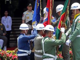 Eri Cahyadi Sambut Kirab Pataka Lambang Jawa Timur di Taman Surya