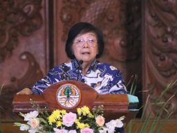 Surabaya Menerima Penghargaan Adiwiyata dan Program Kampung Iklim 2023