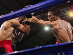 Tinju Sabuk Emas Pangdam V Brawijaya, Oky De Lahoya Menang KO atas Paskalis R.P Nehe