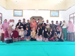 Yayasan Ar Raudhan Bersama Forum Silaturrahmi dan Optik Orange Denpasar Bagikan Kacamata Baca Gratis