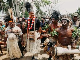 Kampanye di Merauke, Capres Ganjar Pranowo Disambut Tarian Gatzi