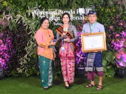 Membanggakan, Bunda Paud Jembrana Terima Penghargaan Wiyata Dharma Madya Tingkat Nasional