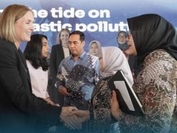 Rut Kruger Sebut Ipuk Fiestiandani Punya Komitmen Tangani Sampah Plastik di Banyuwangi