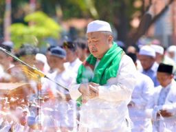 Kemarau Panjang, Ipuk Fiestiandani dan Warga Banyuwangi Gelar Sholat Minta Hujan