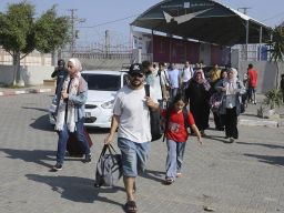 Ratusan Warga Asing Meninggalkan Gaza Lewat Pos Pemeriksaan Rafah