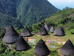 Mahasiswa FKIP Unitomo, Melihat Warna Budaya Wae Rebo dari Mata Matematika dan Sains