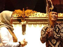 Ipuk Fiestiandani dan Warga Kalipait Banyuwangi Tasyakuran SK Biru dari Jokowi