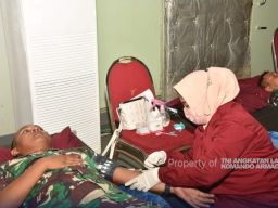 Pangkoarmada II Pimpin Tabur Bunga dan Donor Darah Dalam Rangka Peringatan Hari Pahlawan