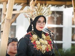 Upacara Hari Jadi Banyuwangi, Ipuk Fiestiandani dan Peserta Pakai Baju Adat