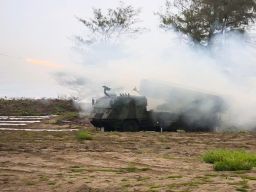 400 Roket Astros Ditembakkan dalam Latihan Penembakan Artillery di Ambal