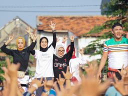 Siti Atikoh Ganjar Pranowo Gelar Senam Bareng Emak-emak di Surabaya