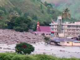 Tim Pencari Kembali Temukan Korban Tewas Akibat Banjir Bandang di Simangalumpe