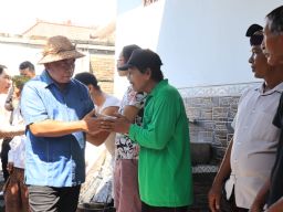 Serahkan bantuan Korban Kebakaran, Bupati Tamba: Waspadai Cuaca Ekstrem