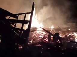 Akibat Korsleting listrik, Sebuah Rumah di Waringinsari Hangus Terbakar
