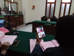 Produksi Scarlett Tanpa Izin, Pasutri Rena Herda Risdiana Dituntut 10 Bulan Penjara