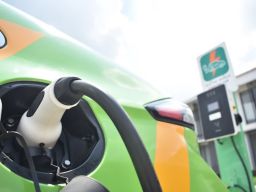 PT PP dan Voltron Teken MoU Bangun Stasiun Pengisian Kendaraan Listrik di Proyek PPRO