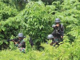 Personel Pamtas Yonif 11 Marinir Gelar Patroli Penyelidik dan Pengepungan Musuh di Sorong
