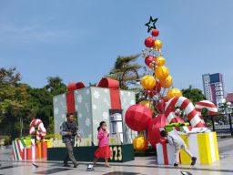 Natal di Surabaya, Eri Cahyadi Kunjungi Gereja dan Menitipkan Doa Toleransi