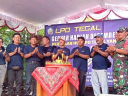 Rayakan HUT Ke-35, LPD Desa Adat Tegal Meriahkan Acara dengan Jalan Sehat dan Potong Tumpeng