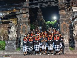 Bendesa Adat Kerobokan Pimpin Langsung Pengamanan Tahun Baru 2024 Upaya Untuk Menjaga Keaman Desa