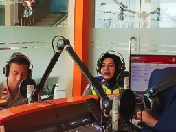 Gelar Dialog di Radio RRI Fakfak, Kasat Lantas Himbau Sosialisasi Larangan Knalpot Brong