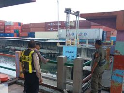 Polsek Asemrowo Antisipasi Banjir, Terus Pantau Debit Air Balong II