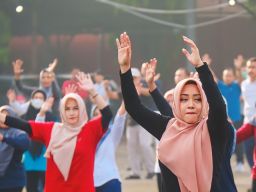 Pemkab Mojokerto Gelar Senam Bersama dan Tasyakuran Ulang Tahun Ikfina Fahmawati