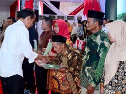 Presiden Jokowi Pastikan Sertifikat PTSL Terdistribusi di Wonosobo, Purworejo dan Kebumen